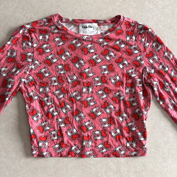 Alice + Olivia X Keith Haring Delaina Holding Heart Crop Top - Picture 6 of 10